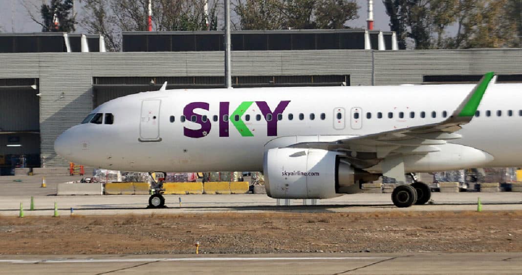 ¡Sorpresa en el Cielo! Sky Airline Suspende Vuelos Santiago-Bogotá: ¿Qué Significa esto para los Viajeros?