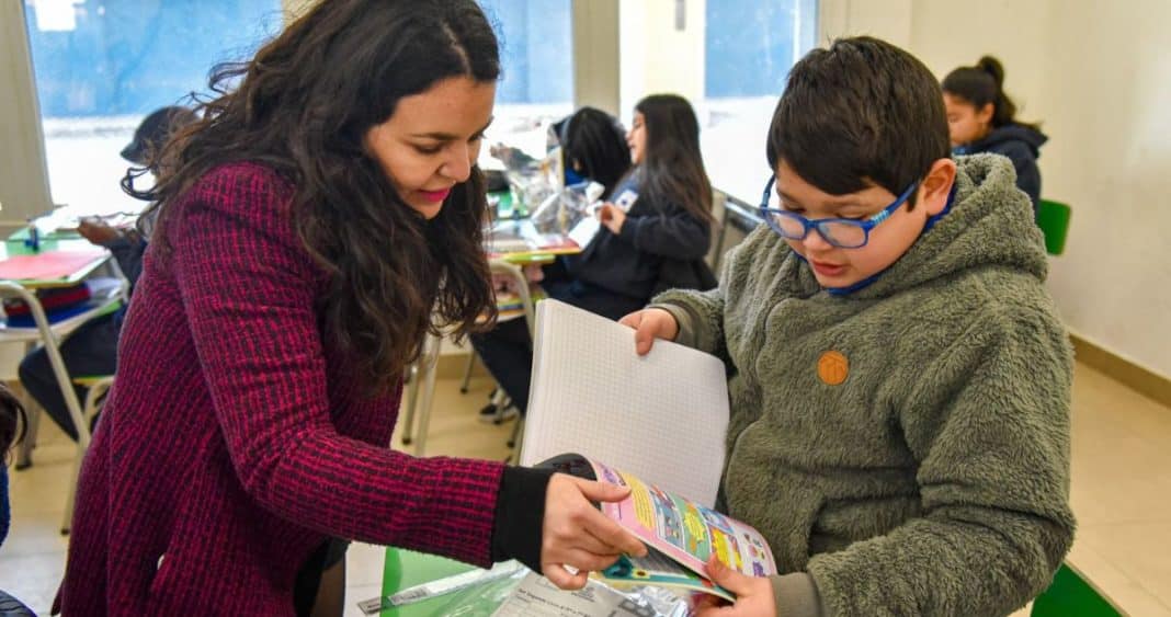 ¡Útiles Escolares para Todos! Junaeb Inicia Entrega a 2 Millones de Estudiantes