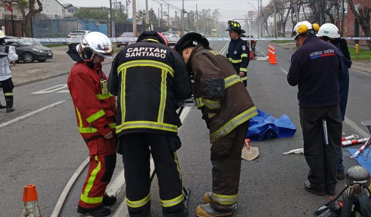 ¡Alerta en Pudahuel! Derrame de Ácido Nítrico Causa Caos y Cierre de Tránsito