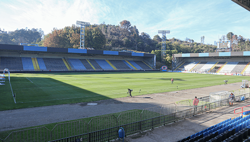 ¡Alerta en el Estadio Huachipato! La cancha inundada pone en jaque el duelo entre Huachipato y Colo-Colo