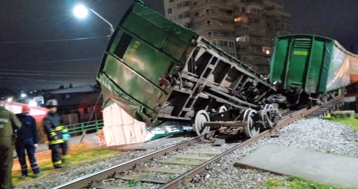 ¡Descarrilamiento Dramático en Penco: Tren de Carga Vuelca en Puente Ferroviario!