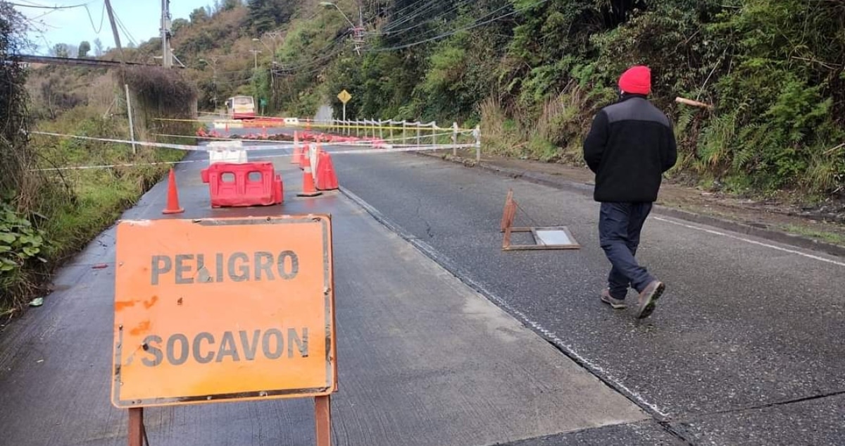 ¡Emergencia en Puerto Montt: Socavón Corta Ruta Vital y Afecta a 14,000 Personas!