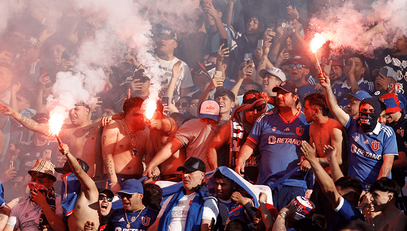 ¡Fuegos Artificiales y Sanciones! La U Enfrenta Problemas en el Superclásico