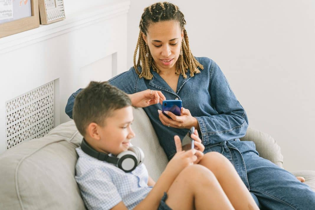 Descubre Cómo Usar el Control Parental en Smartphones para Regalar a Tus Hijos de Forma Segura y Responsable en el Día del Niño