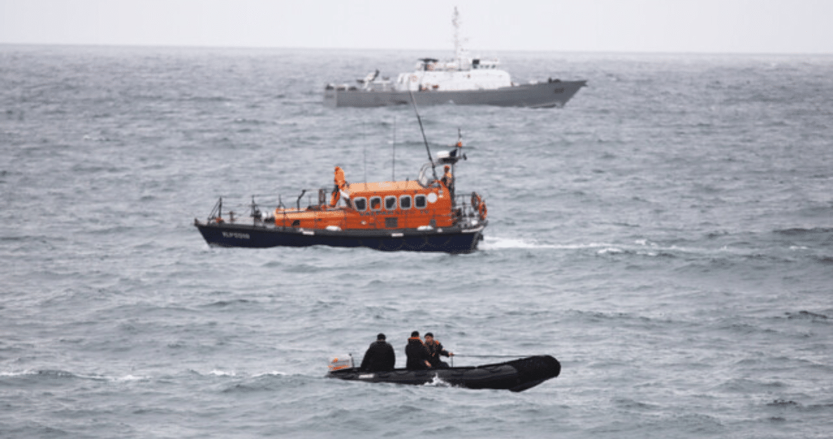 Desgarradora Búsqueda: Niña de 5 Años Arrastrada por Olas en Viña del Mar