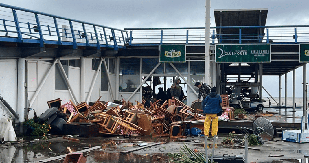 Devastación en el Muelle Barón: Marejadas arrasan con el Club House de Valparaíso