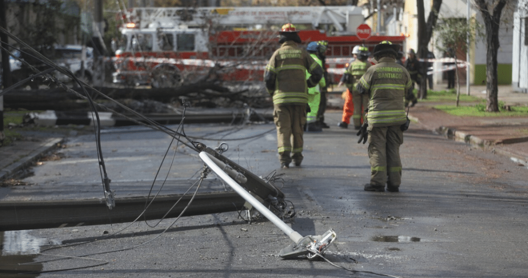 Devastador Sistema Frontal Azota Chile: Víctimas, Daños y Cortes de Energía a Nivel Nacional