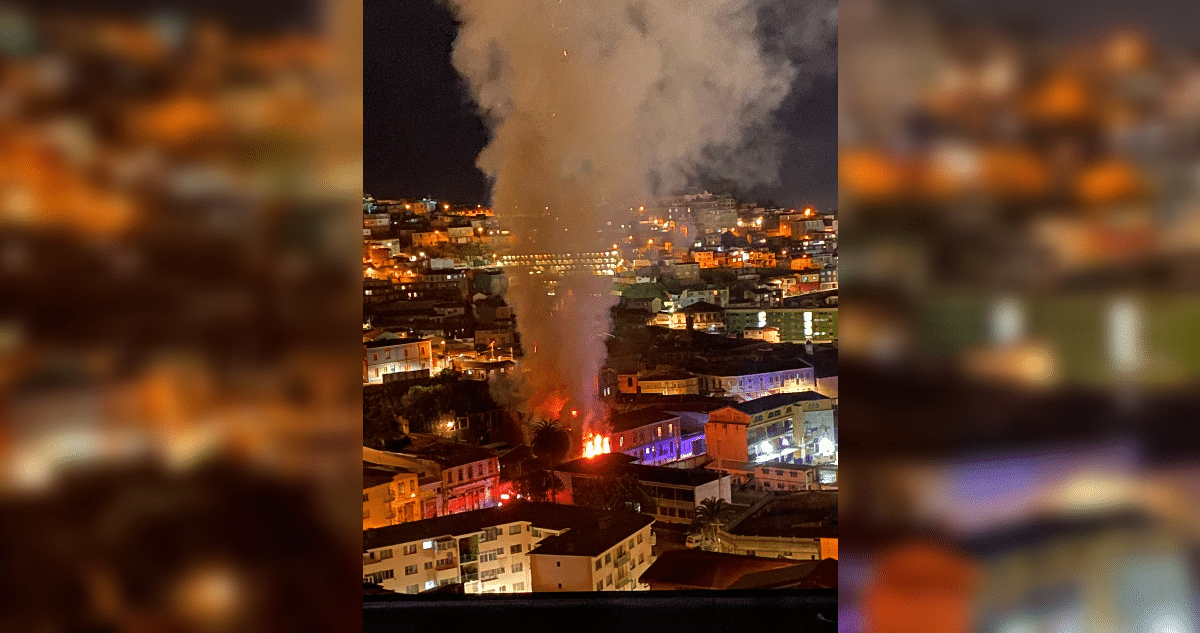 Heroica Batalla Contra las Llamas: Bomberos de Valparaíso Enfrentan Feroz Incendio Estructural