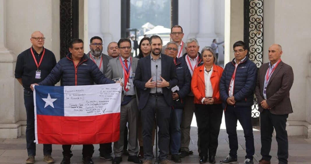 Huachipato en Crisis: Ministro Grau Interviene para Salvar a la Emblemática Siderúrgica