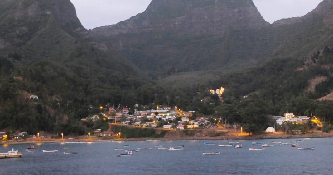 Náufragos del Océano: La Odisea de 21 Personas Varadas en el Mar por Más de 40 Horas