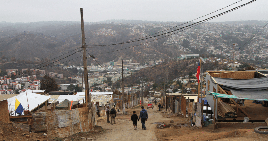 Reconstrucción Acelerada: Minvu Entrega Más de 100 Subsidios a Damnificados del Megaincendio en Valparaíso