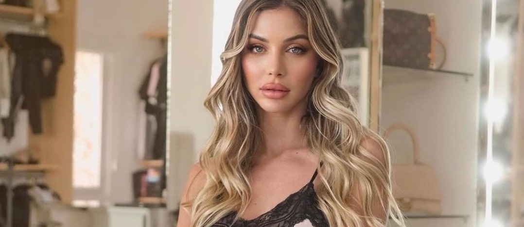 Romina Malaspina: La Sensual Modelo Argentina Que Cautiva a Millones con su Belleza y Estilo