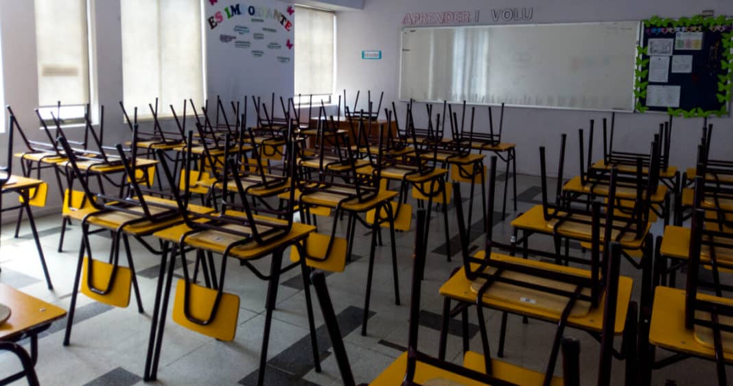 ¡Alerta Meteorológica: Suspensión de Clases en la Región Metropolitana por Sistema Frontal!