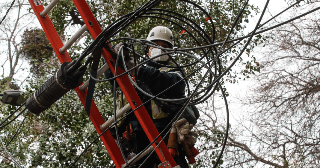 ¡Apagón en La Araucanía: Más de 5.000 Clientes Siguen sin Luz Tras el Paso del Sistema Frontal!