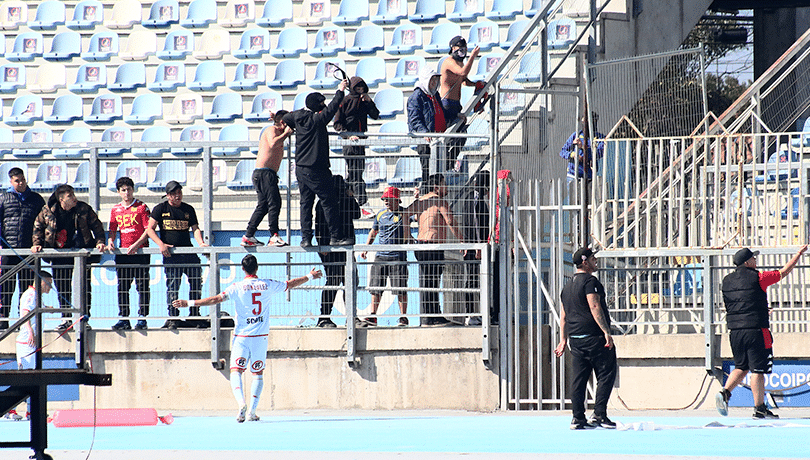 ¡Caos en el Clásico de Colonias: Árbitro denuncia incidentes de barristas que interrumpieron el partido!