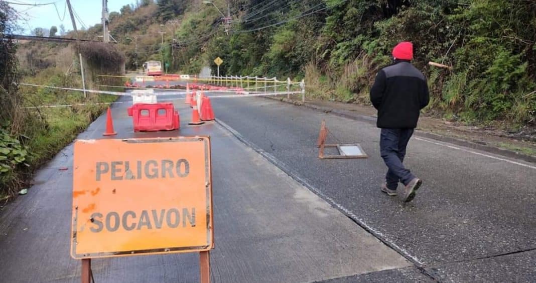 ¡Emergencia en Puerto Montt: Socavón Corta Ruta Vital y Afecta a 14,000 Personas!
