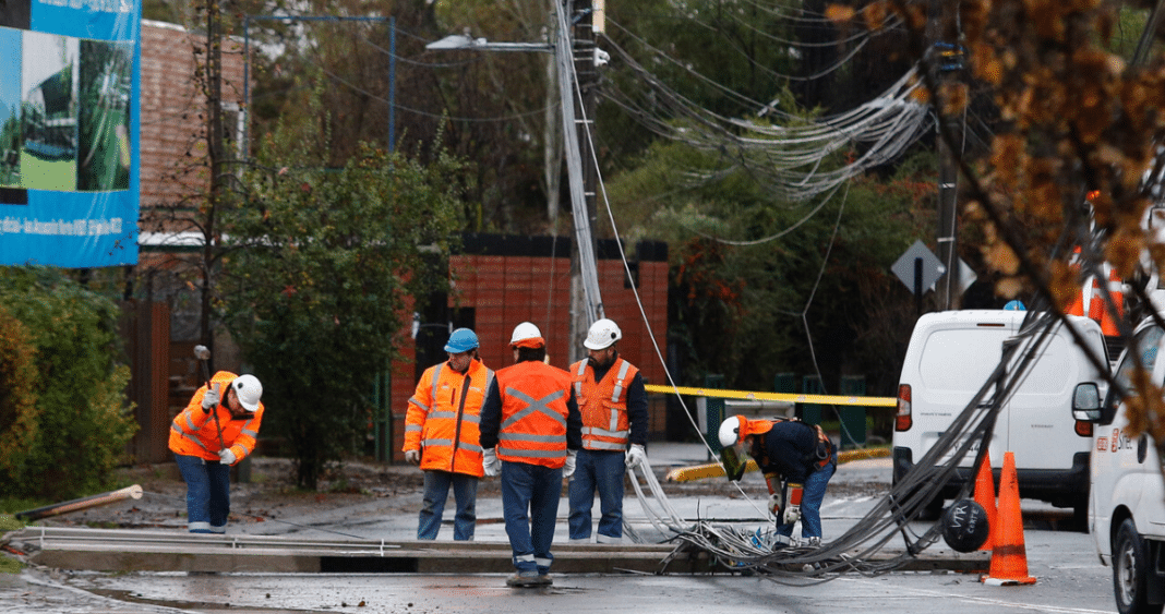 ¡Enel Promete Restaurar la Luz en la RM en Cuestión de Días! ¿Podrán Cumplir?