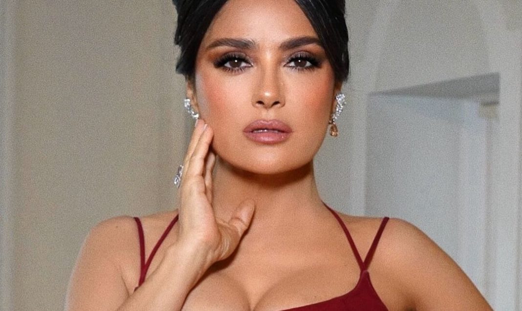 ¡Salma Hayek Deslumbra con su Espectacular Figura a los 57 Años!