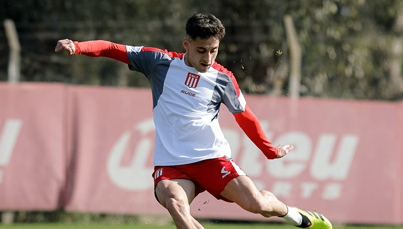 ¡Accidente Inesperado! Javier Altamirano, Estrella del Fútbol Chileno, Sufre Percance en Argentina