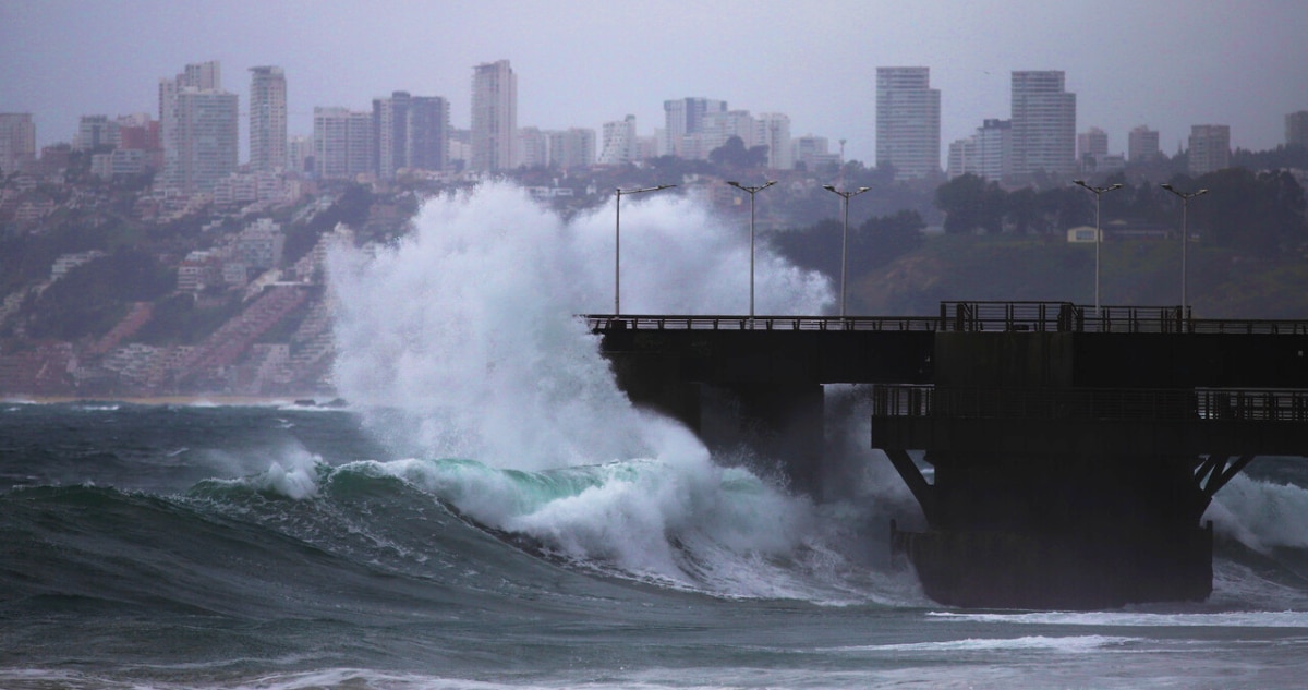 ¡Alerta máxima! Marejadas gigantes azotan las costas de Chile este fin de semana