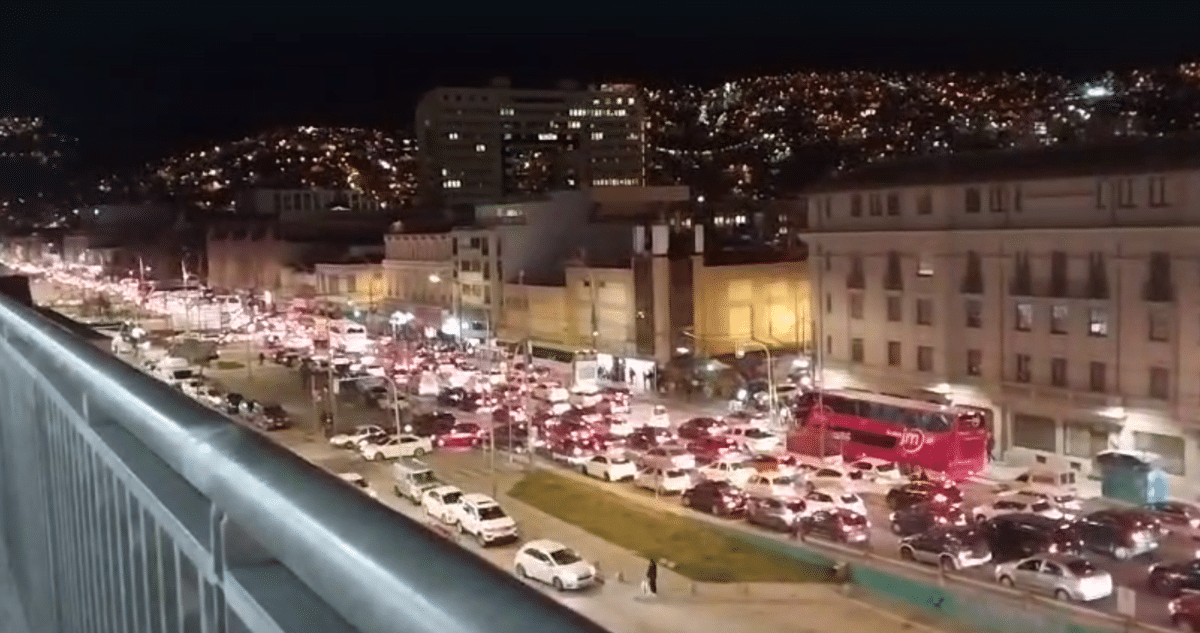 ¡Caos Vial en Valparaíso: Trabajos de Esval Paralizan la Ciudad!