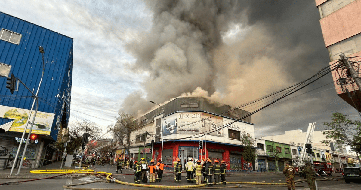 ¡Devastador Incendio en Barrio Meiggs: Cajero Automático Explotado en Intento de Robo!