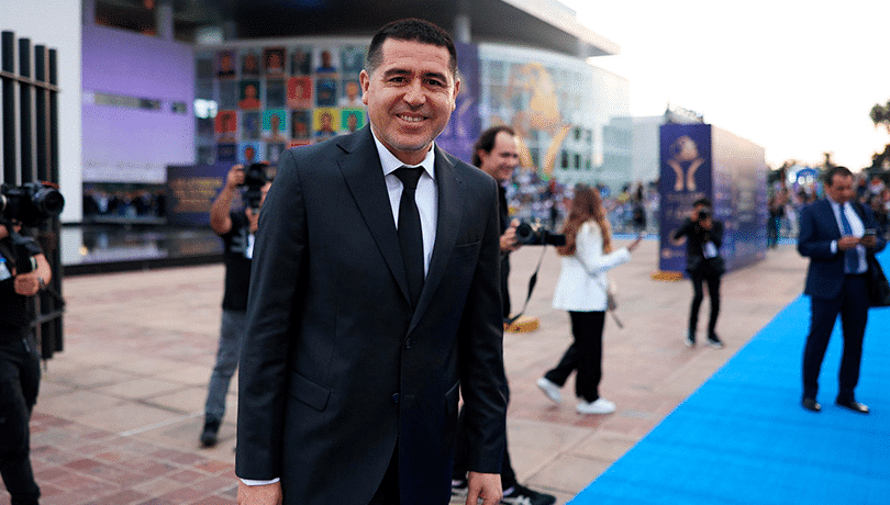 ¡Riquelme Asciende a la Cima del Fútbol Argentino! Chiqui Tapia Reelegido como Presidente de la AFA