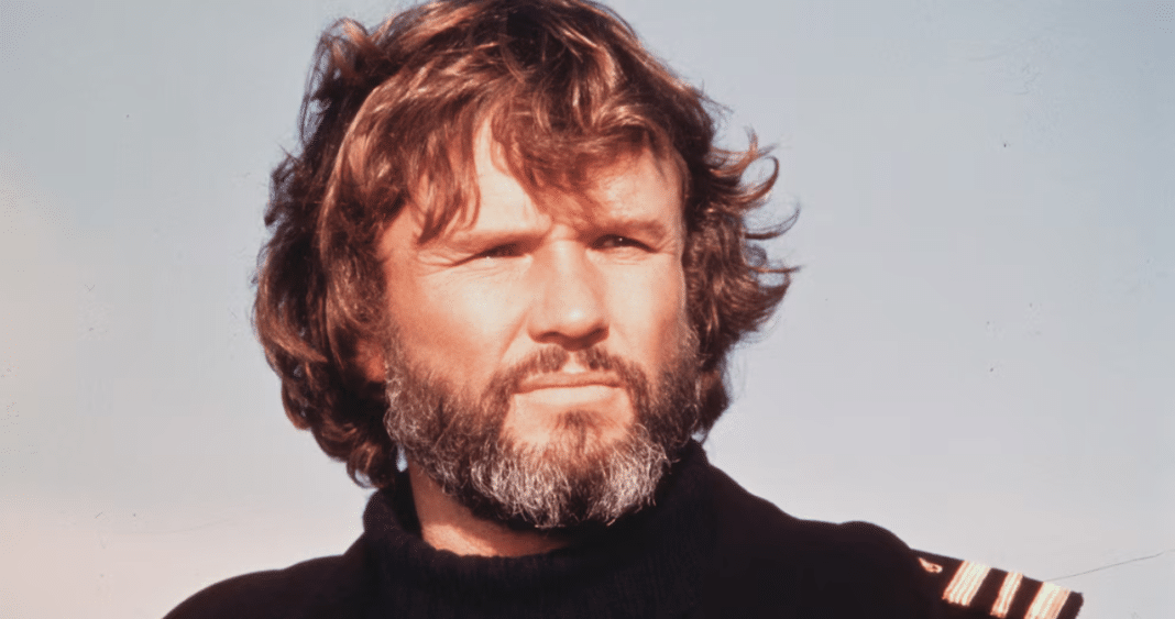 Adiós a la Leyenda del Country: Kris Kristofferson, Ganador del Globo de Oro, Fallece a los 88 Años