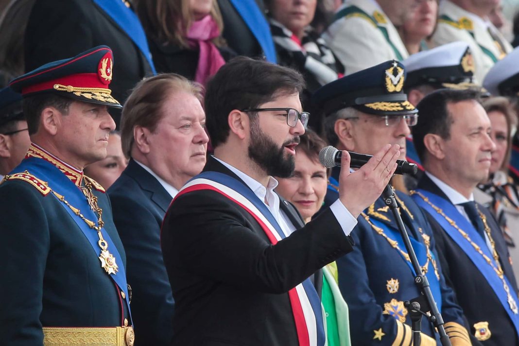 Boric Defiende el Rol de las Fuerzas Armadas: No Están Entrenadas para Ser Policías