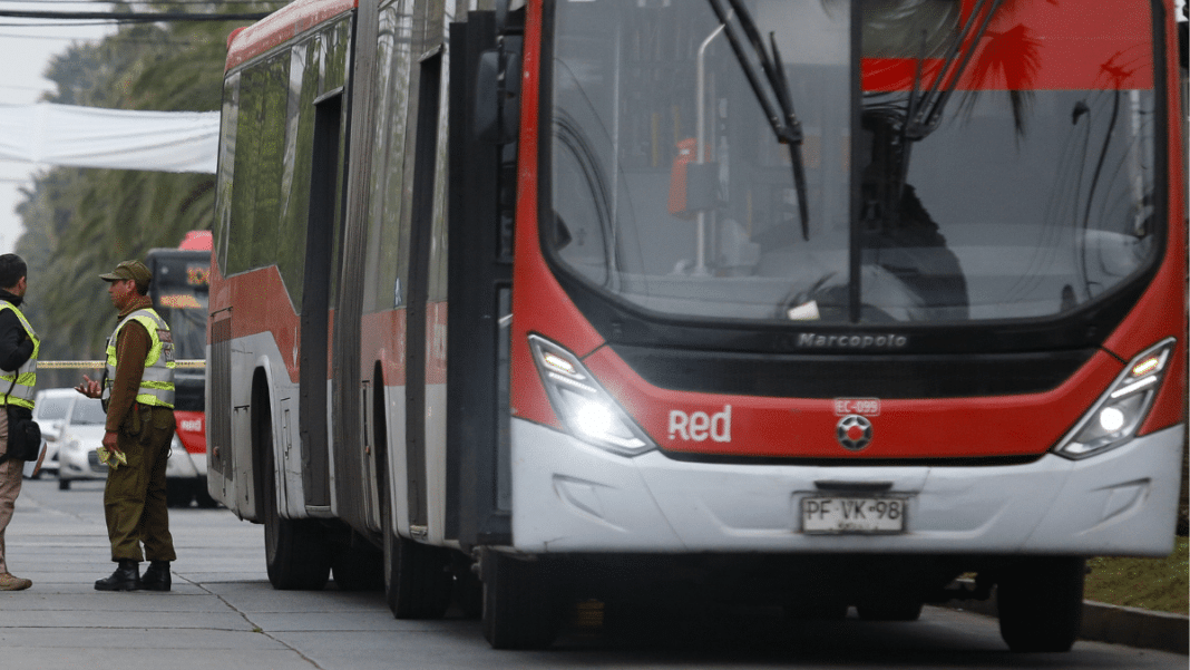 Caos en las calles de San Miguel: Choque entre bus y automóvil deja a cuatro heridos