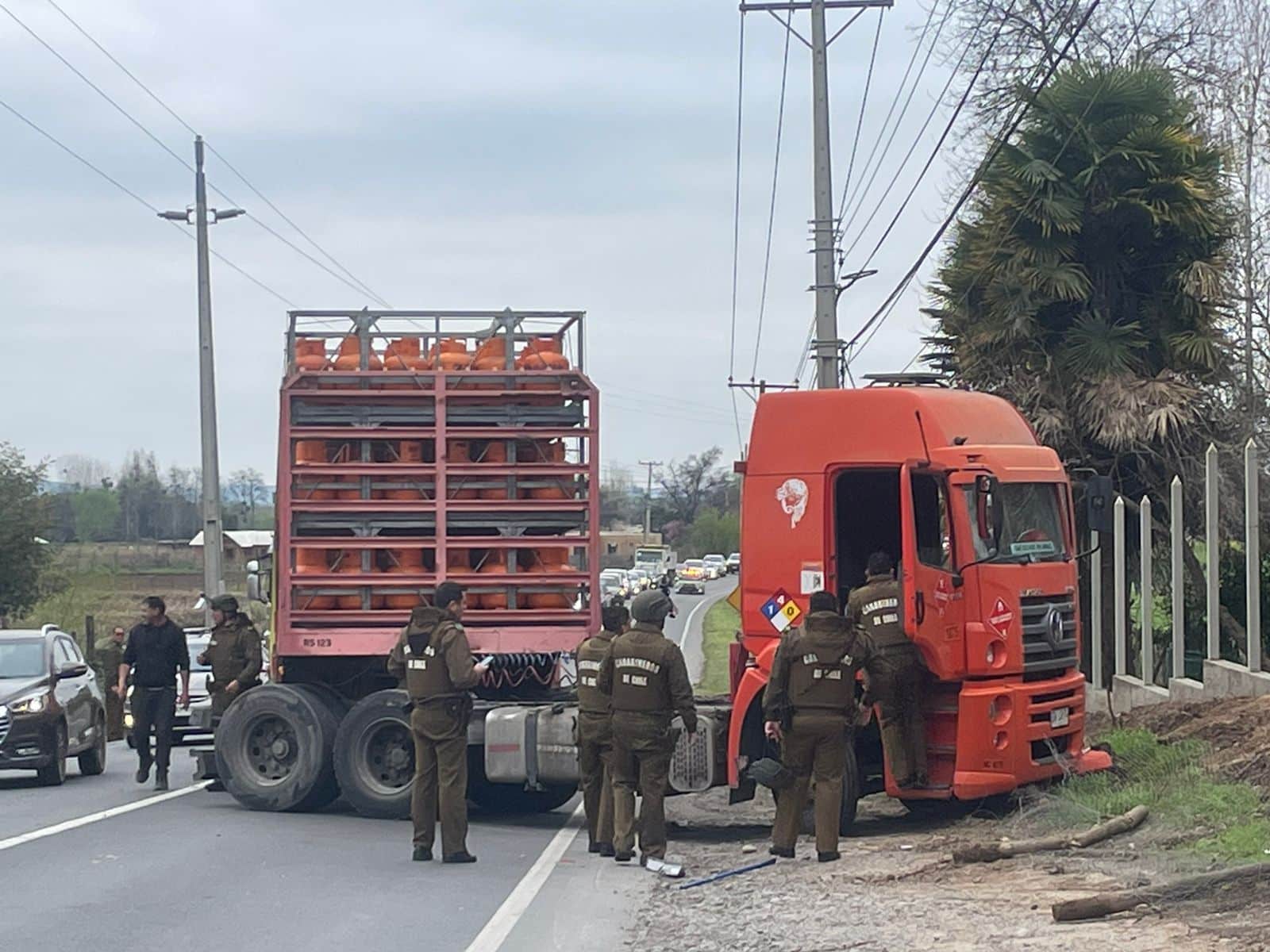 Carabineros Detienen a Delincuentes Peligrosos: La Captura Exitosa de un Robo de Camión de Gas en Maipú