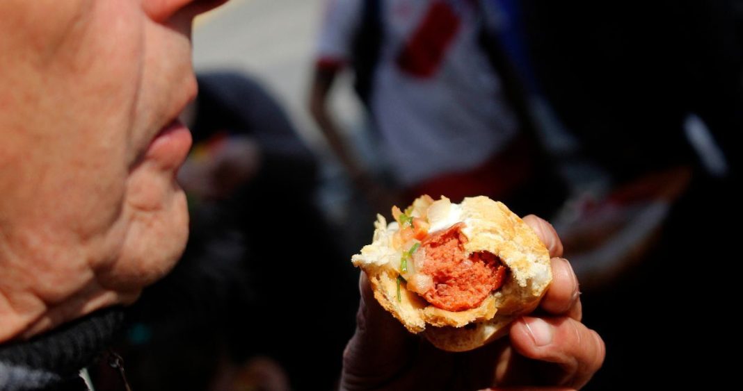 Descubre los Peligros Ocultos de Comer Asados y Choripanes en Exceso Durante las Fiestas Patrias