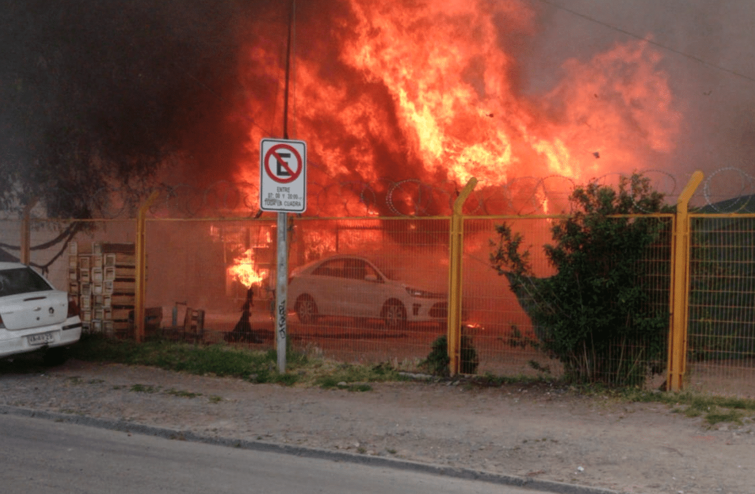 Devastador Incendio Consume Locales Comerciales en Paine: Una Tragedia que Sacude a la Comunidad