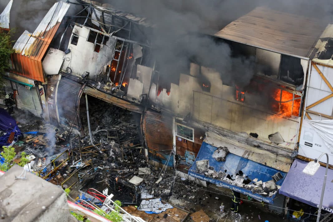 Devastador Incendio en Barrio Meiggs: Más de 30 Locales Comerciales Reducidos a Cenizas