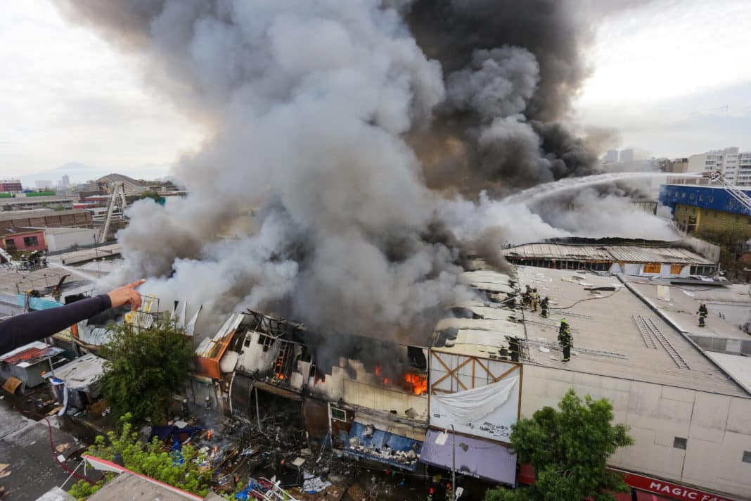 Devastador Incendio en Meiggs: Un Llamado Urgente a Proteger el Corazón Comercial de Chile