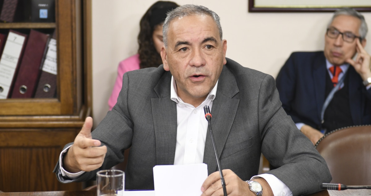 Escándalo en Los Lagos: Senador denuncia presunta colusión por uso ilegal de inmueble fiscal en Chaitén