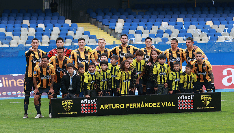 Jugadores de Fernández Vial Abandonan Entrenamientos por Impago de Sueldos: Una Crisis Que Amenaza su Futuro