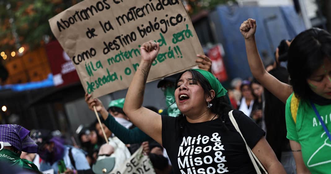 Mujeres Mexicanas Exigen Aborto Legal, Seguro y Gratuito: Una Lucha por la Autonomía Reproductiva