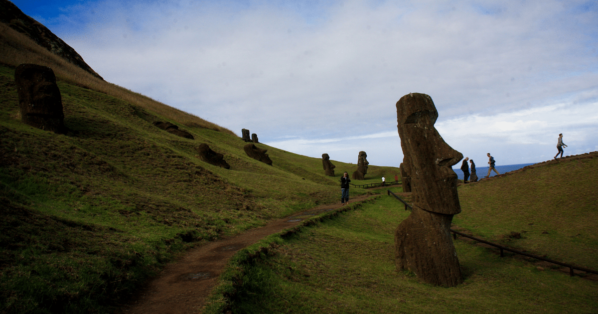 Retraso en Licitación de Obra Vial en Isla de Pascua: Impacto en el Desarrollo Turístico y Económico