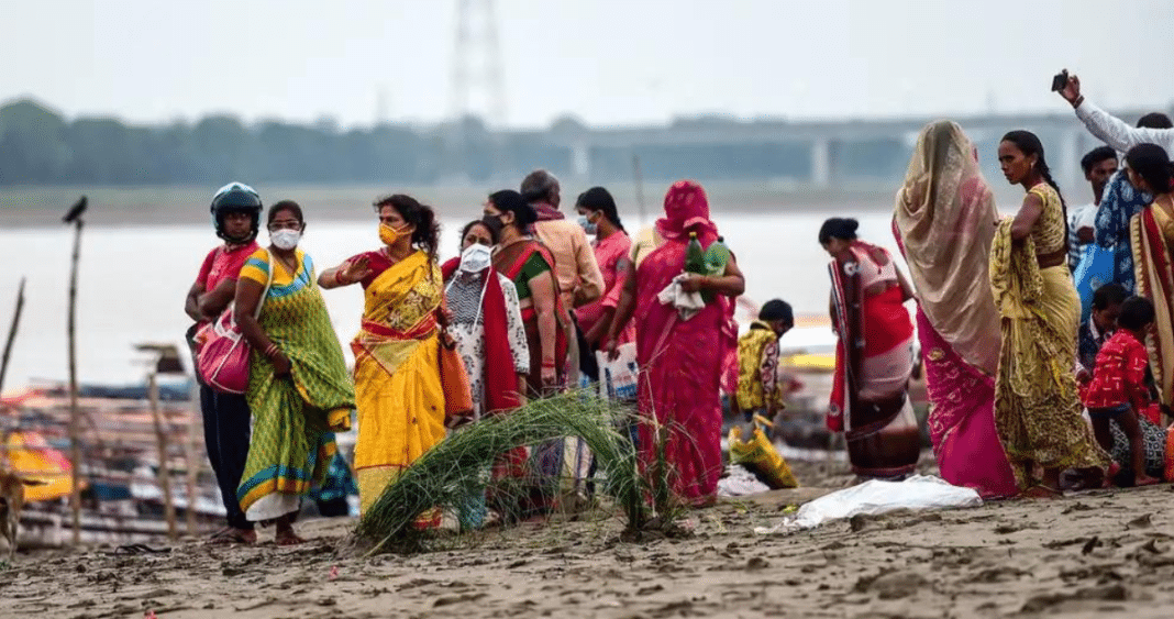 Tragedia en la India: Más de 46 personas, incluidos 37 niños, mueren ahogadas en festividad religiosa