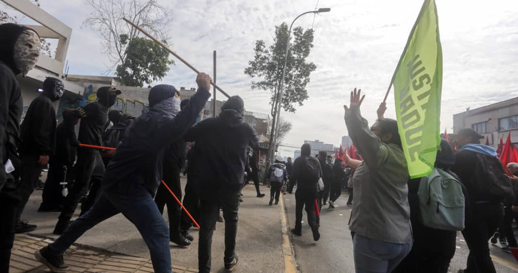 Tragedia en la Romería al Cementerio General: Un Muerto y Decenas de Detenidos en Violentos Incidentes