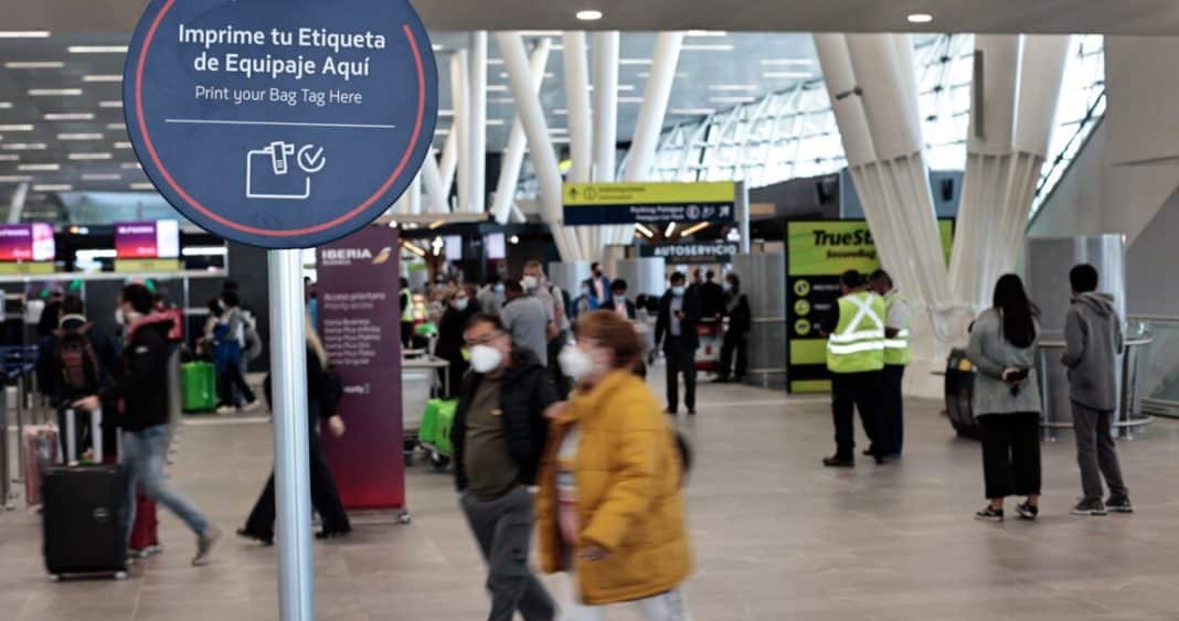 ¡Caos en el Aeropuerto de Santiago! Trabajadores Anuncian Huelga Justo Antes de las Fiestas Patrias