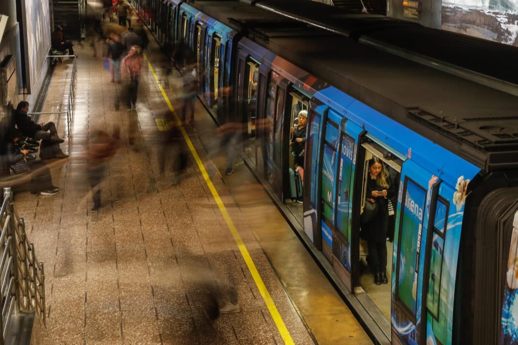 ¡Caos en el Metro de Santiago! Línea 1 Parcialmente Suspendida: Conoce los Detalles