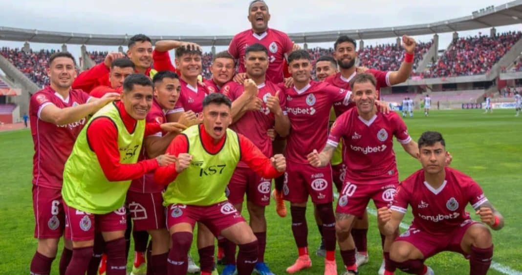 ¡Deportes La Serena Vuelve a Primera División! Un Triunfo Épico Que Celebra Toda una Ciudad