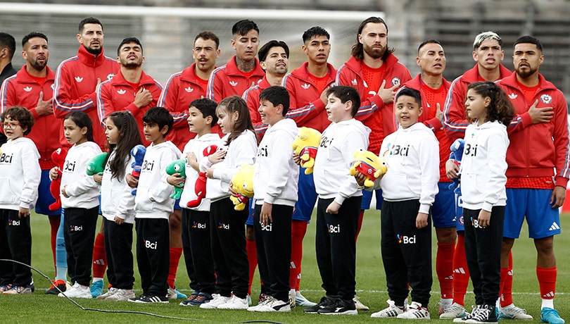 ¡La Roja Enfrenta a Brasil con Cuatro Jugadores Clave Suspendidos!