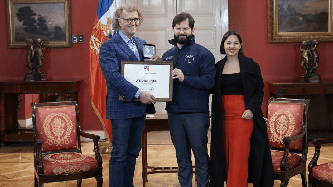 ¡Ovación para André Rieu: El Maestro del Vals Recibe el Máximo Honor Artístico de Chile!