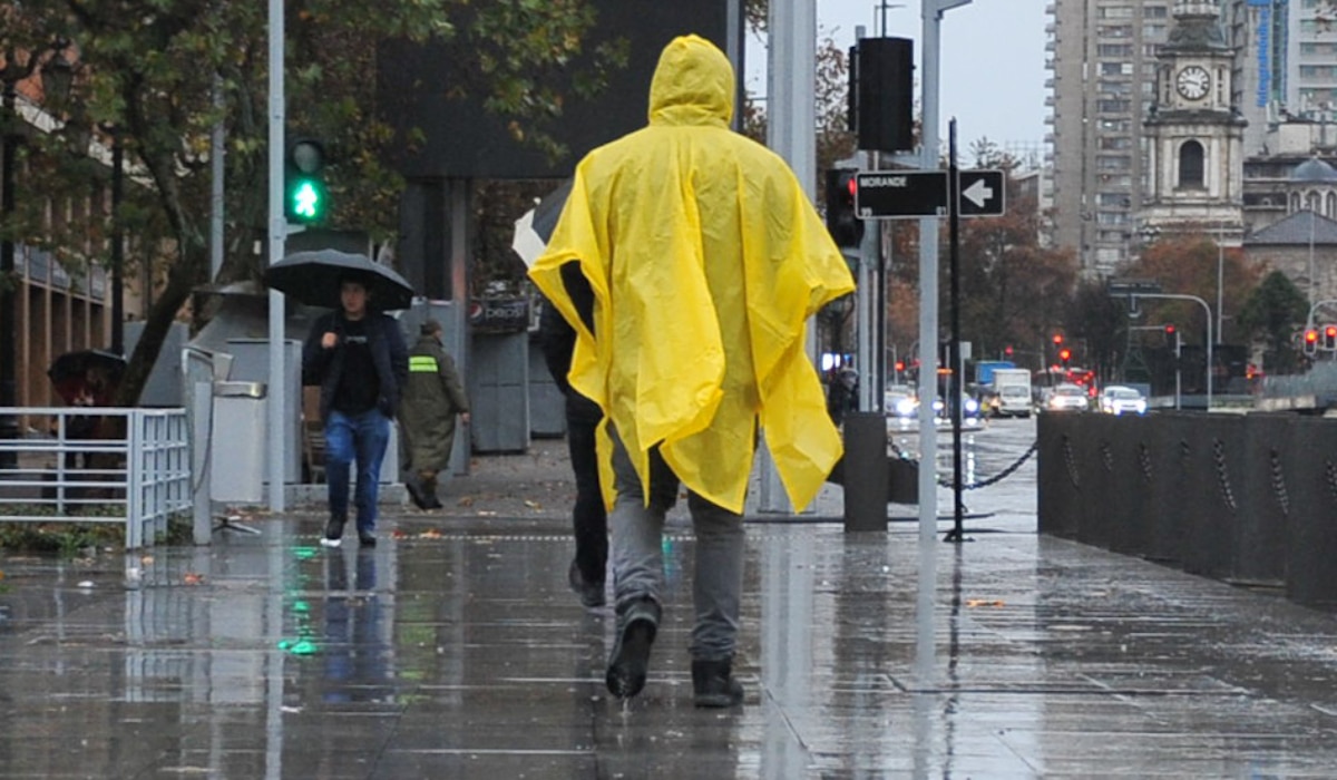 ¡Alerta Meteorológica! Tormentas Eléctricas y Lluvias Intensas Azotan Cuatro Regiones de Chile