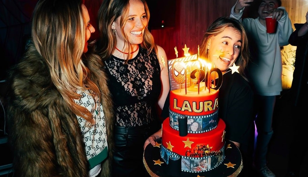 ¡Amor y Sorpresas! La Romántica Celebración del Cumpleaños de Laura de la Fuente