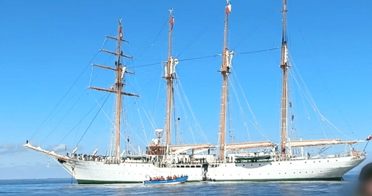 ¡Descubre la Majestuosa Visita del Buque Escuela Esmeralda a Lota!