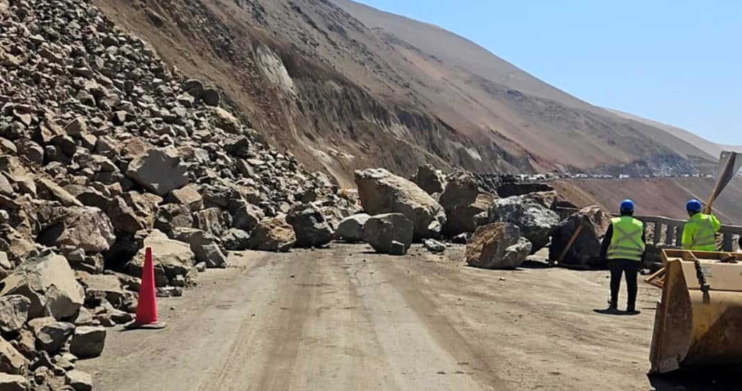 Alerta Roja en Arica y Parinacota: Ruta 5 Norte Cerrada por Derrumbes Masivos de Rocas